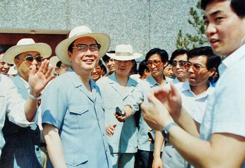 1990年6月12日，时任国务院总理李 鹏视察中原mansion88·明升官方网站，并题词：“物质文化与心灵文化一路抓，把中原mansion88·明升官方网站建设成为现代化企业”