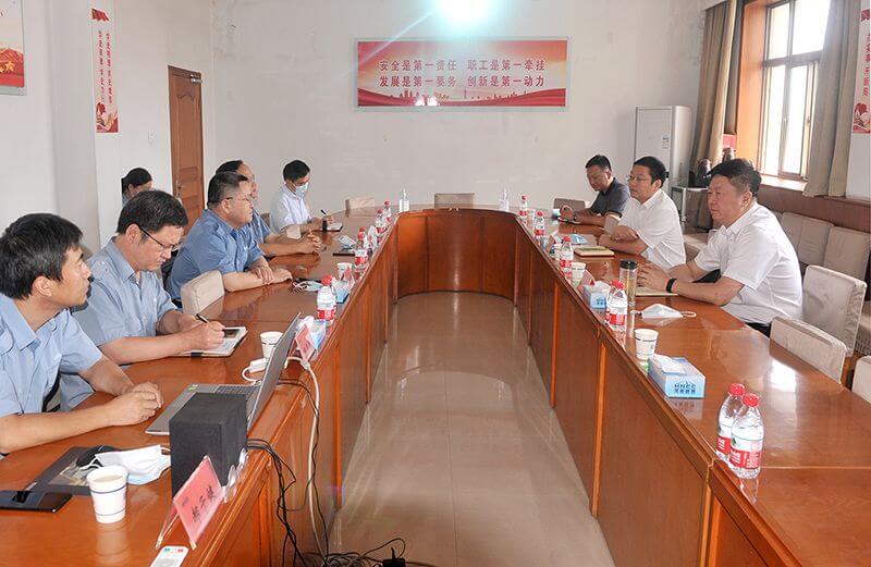 辽宁方大集团总裁闫奎兴到濮阳园区调查互换