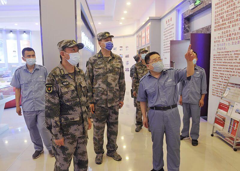 省军区辅导到公司调查调研