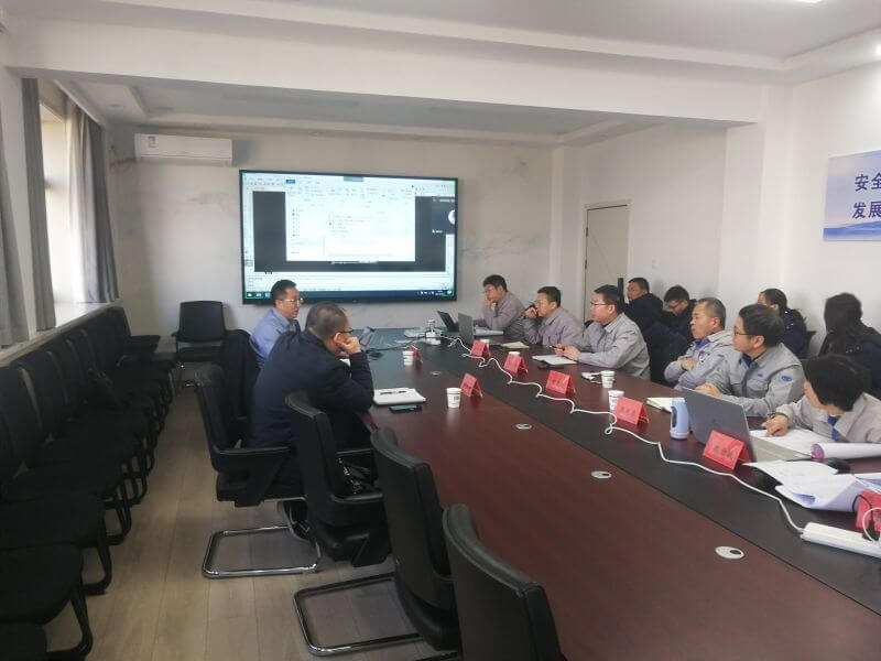 MMA项目部召开主装置塔内件技术互换会