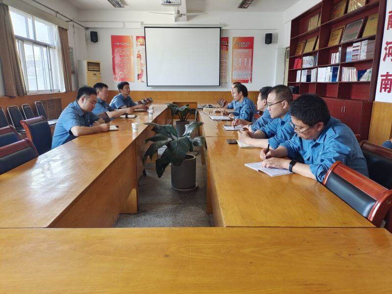 殷华成到三胺事业部调研并发展集体廉政发言