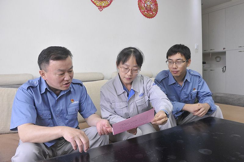 公司纪委：发展节前“暖心家访”活动